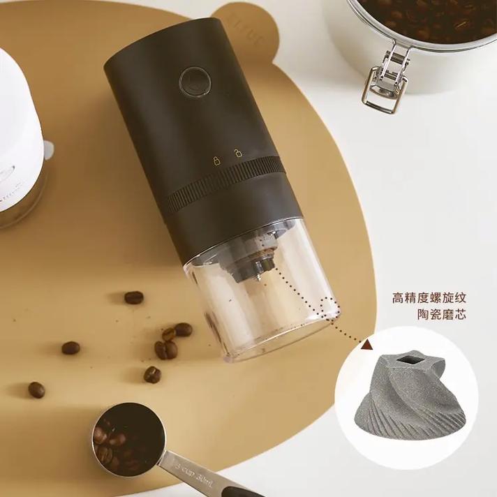 咖啡磨豆机真的太好用啦!肆月雁山的这款小巧便携,不占地方,还
